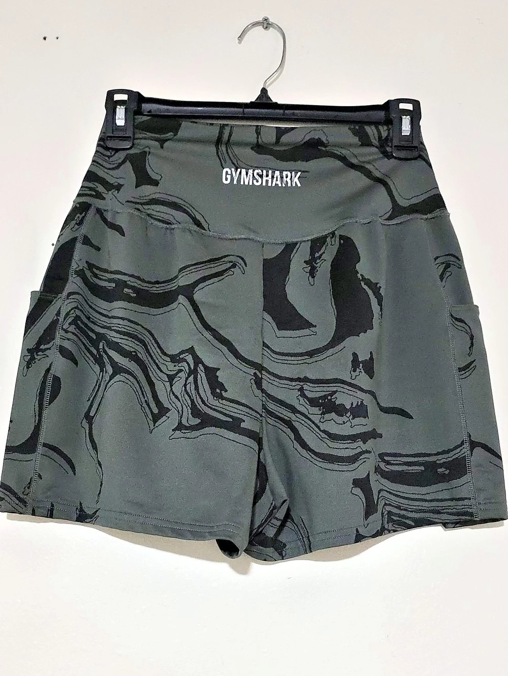 GYMSHARK Abstract Athletic Shorts in Gray & Black Size Small